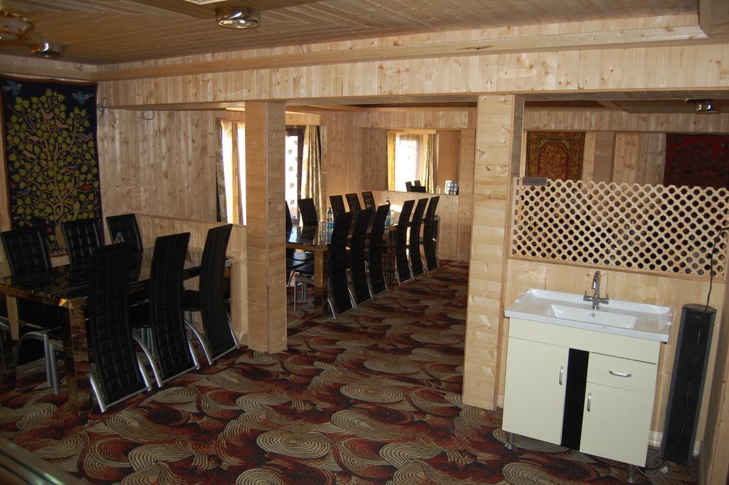 Hotel Zahgeer Continental Gulmarg Quarto foto