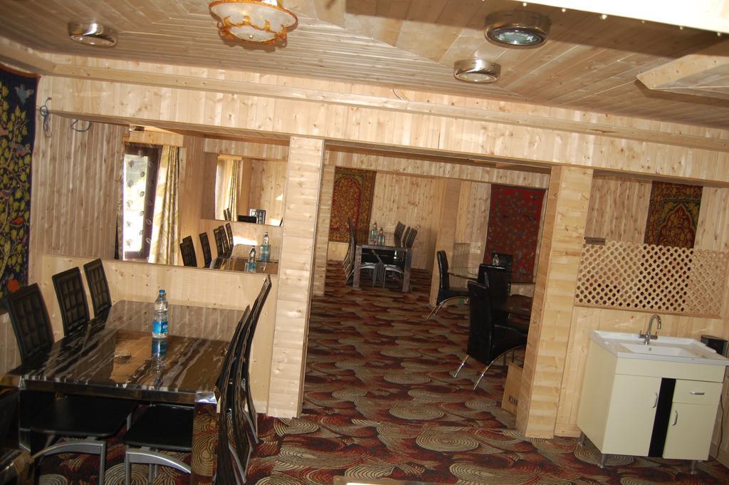 Hotel Zahgeer Continental Gulmarg Quarto foto