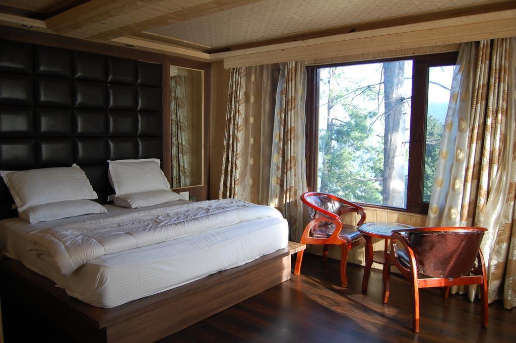 Hotel Zahgeer Continental Gulmarg Quarto foto